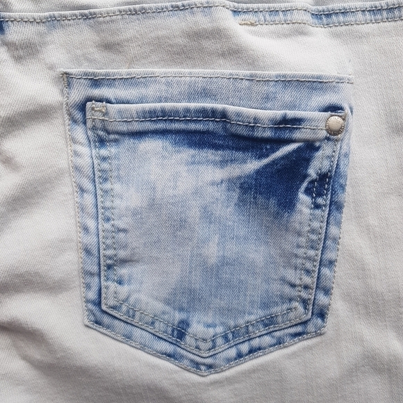 Material Girl Bleach Dye Jeans - Picture 6 of 11